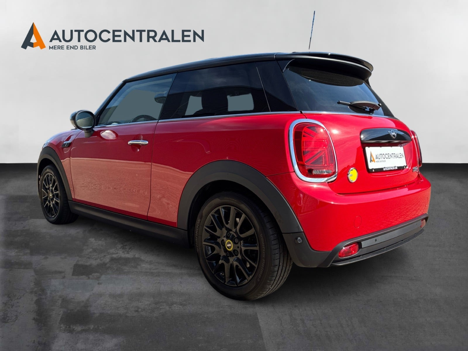 Rød Mini Cooper SE fra 2022