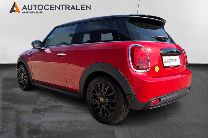 Rød Mini Cooper SE fra 2022
