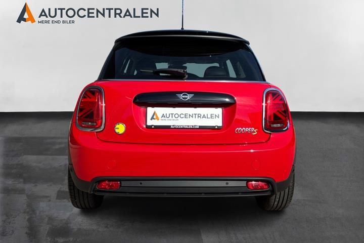 Rød Mini Cooper SE fra 2022