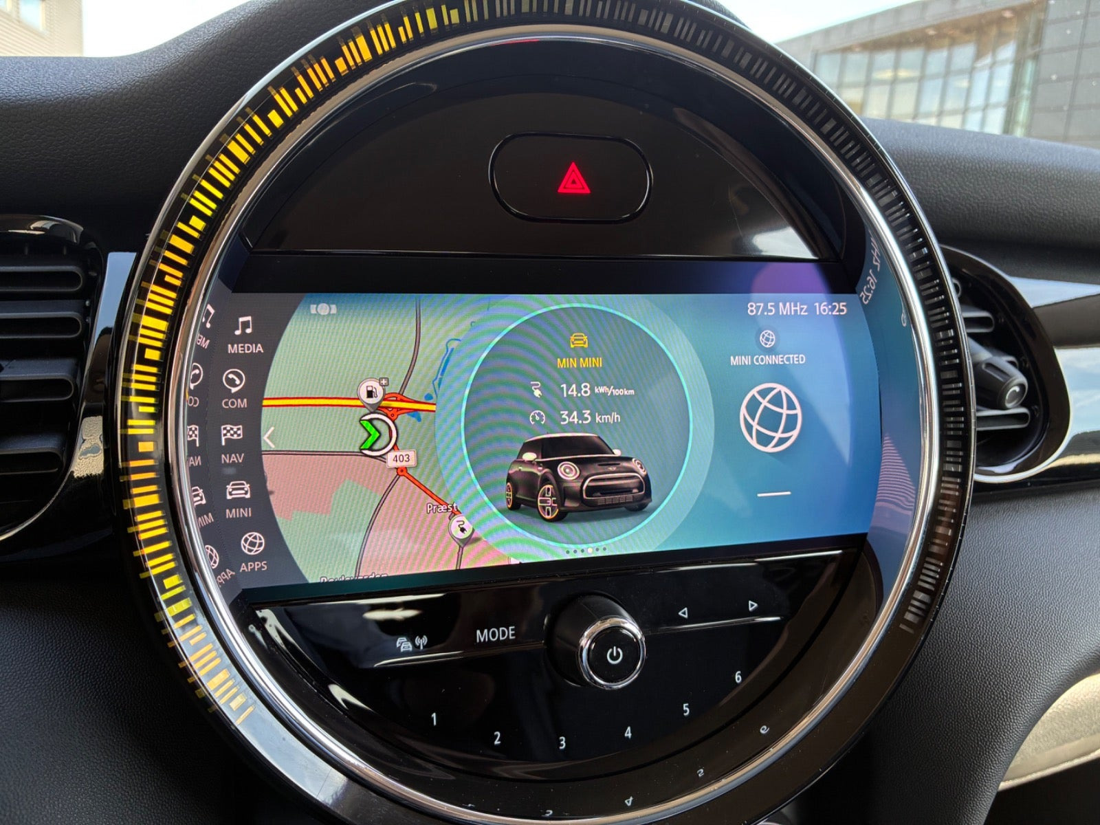 Rød Mini Cooper SE fra 2022