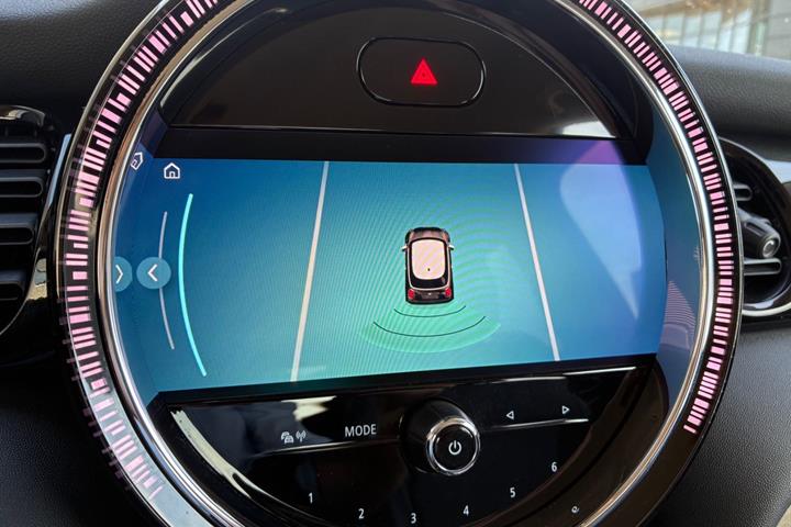 Rød Mini Cooper SE fra 2022