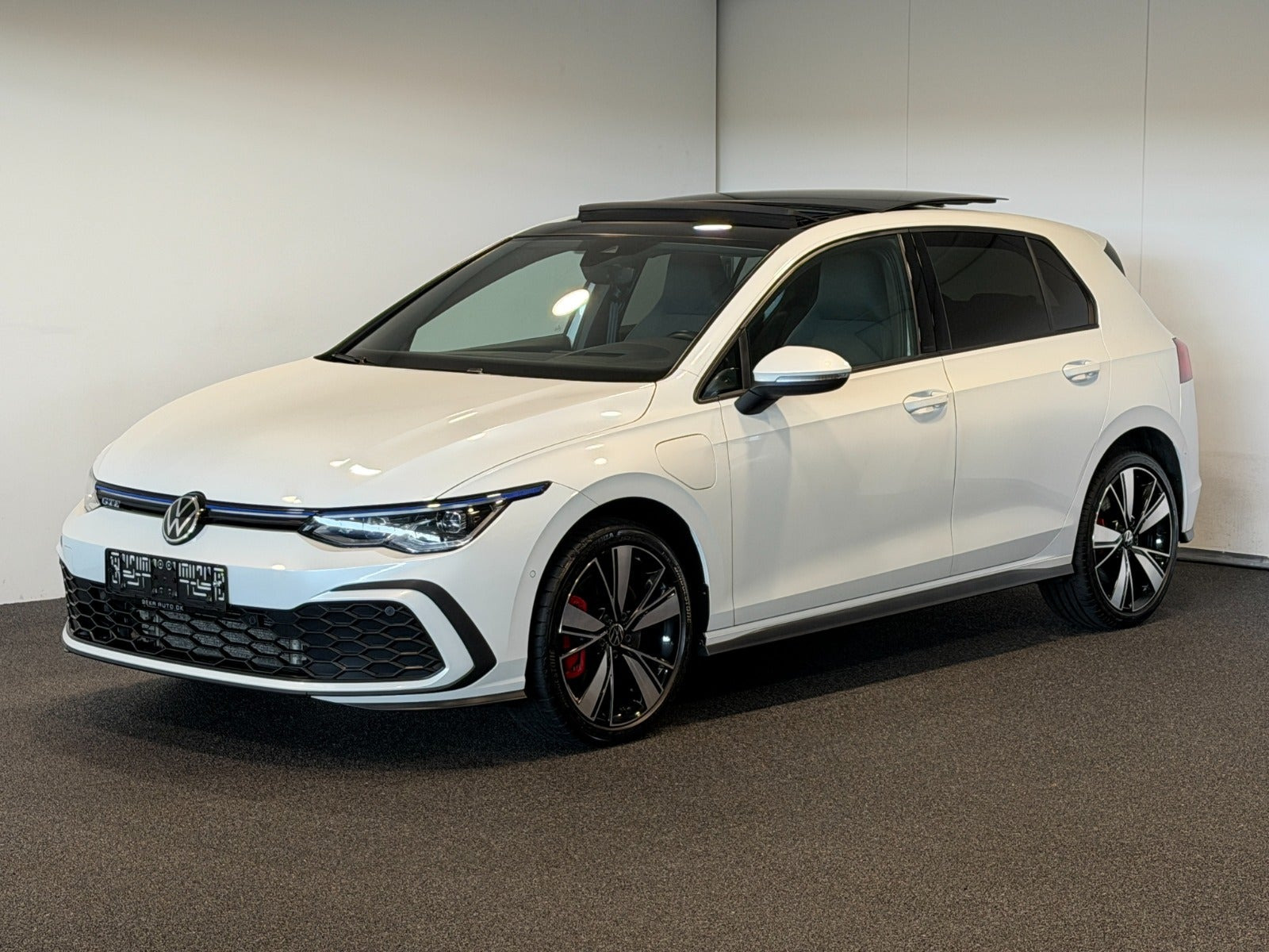 Hvid VW Golf VIII fra 2021