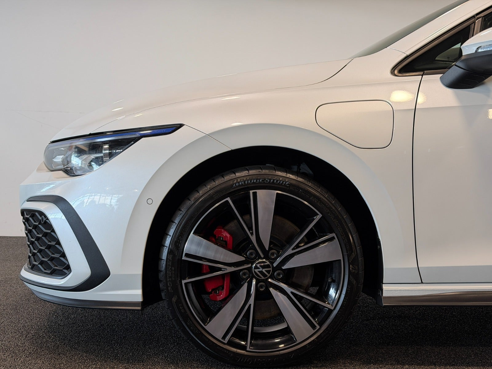 Hvid VW Golf VIII fra 2021