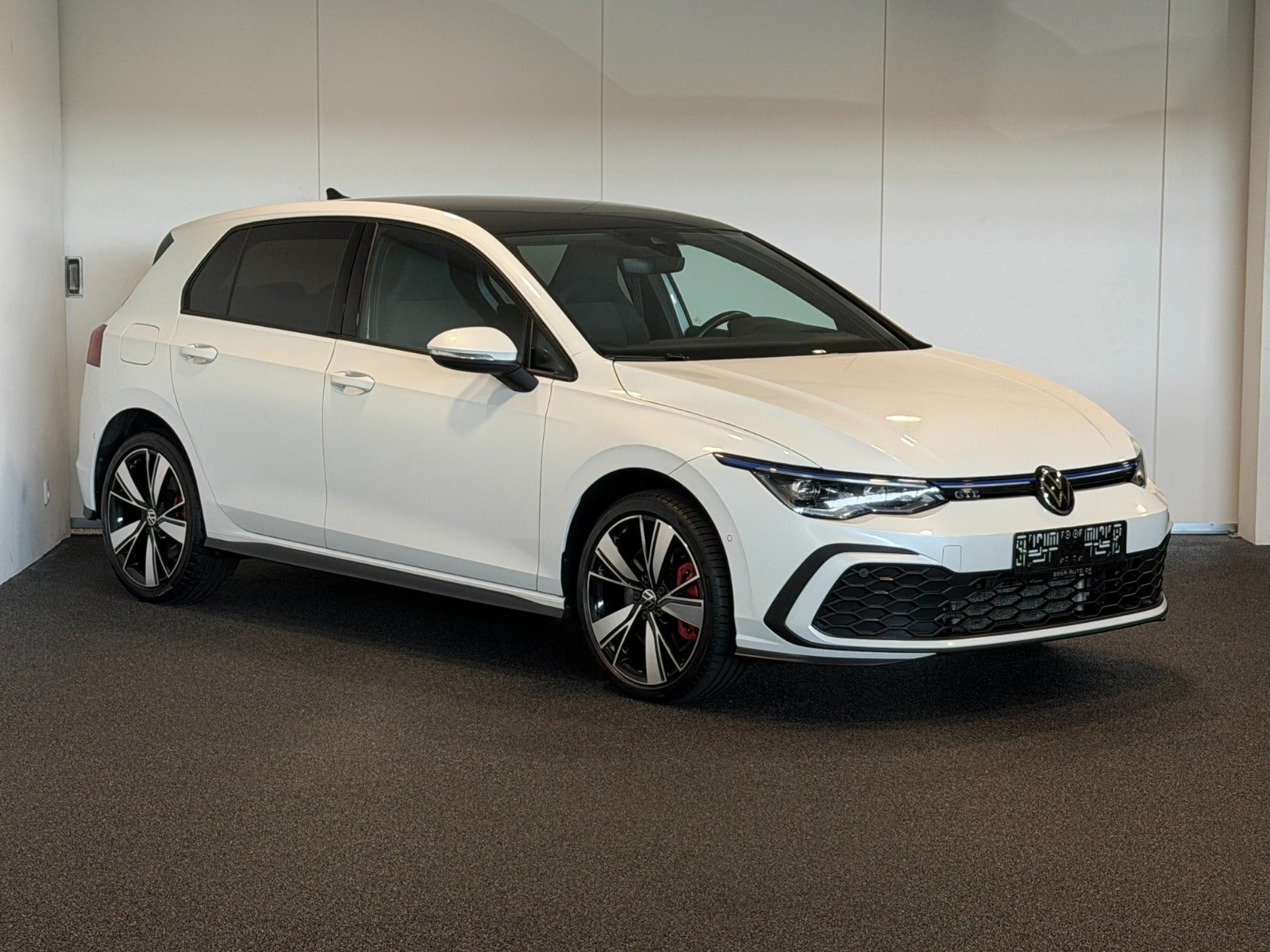 Hvid VW Golf VIII fra 2021