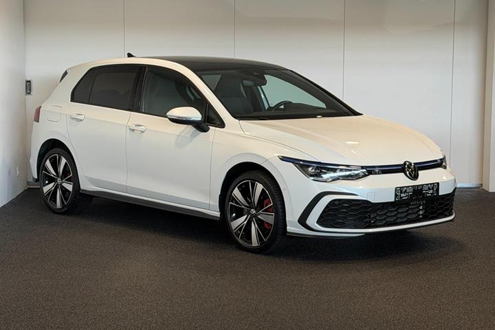 Hvid VW Golf VIII fra 2021