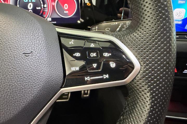 Hvid VW Golf VIII fra 2021