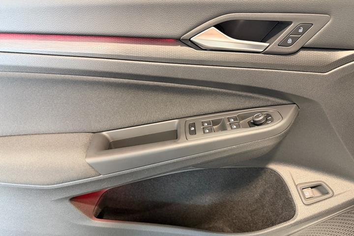 Hvid VW Golf VIII fra 2021