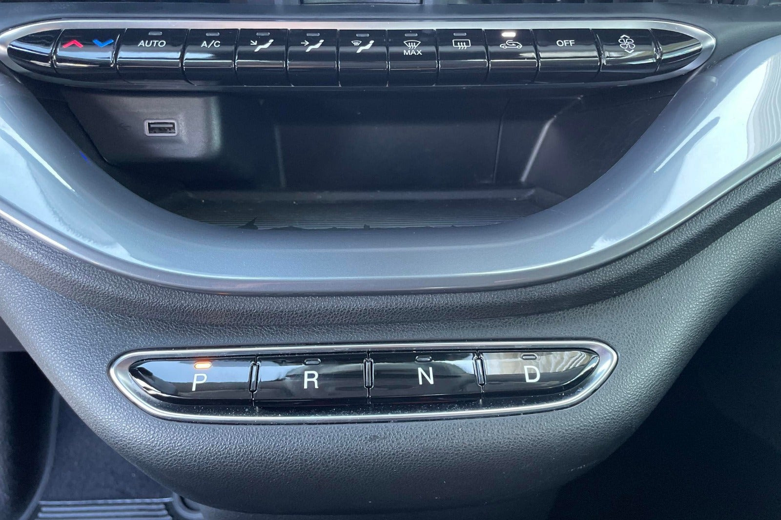 Hvid Fiat 500e fra 2023