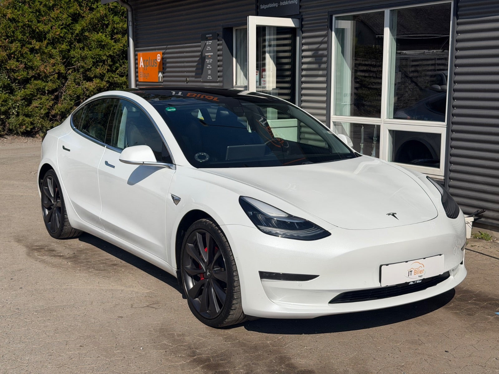 Hvid Tesla Model 3 fra 2019