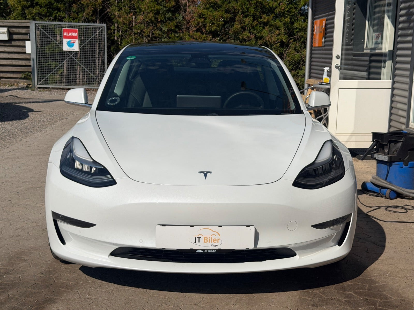 Hvid Tesla Model 3 fra 2019