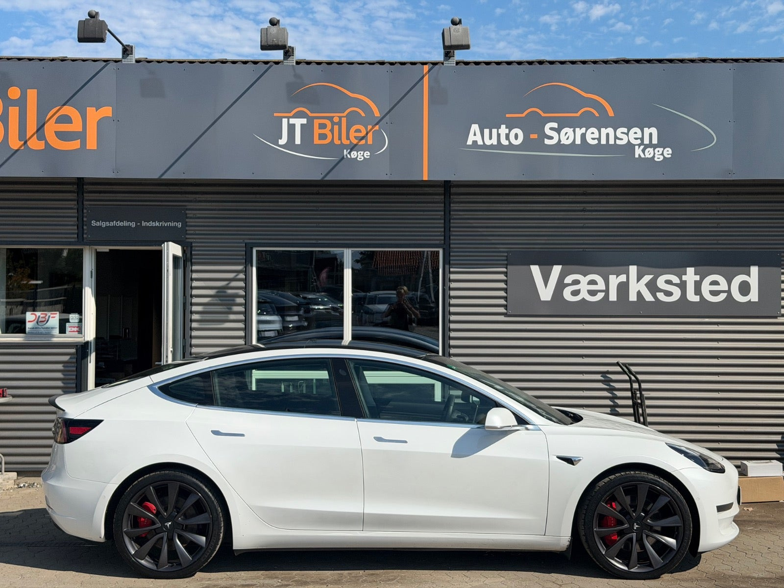 Hvid Tesla Model 3 fra 2019