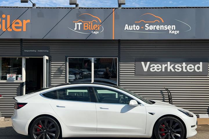 Hvid Tesla Model 3 fra 2019