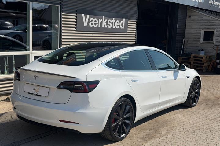Hvid Tesla Model 3 fra 2019