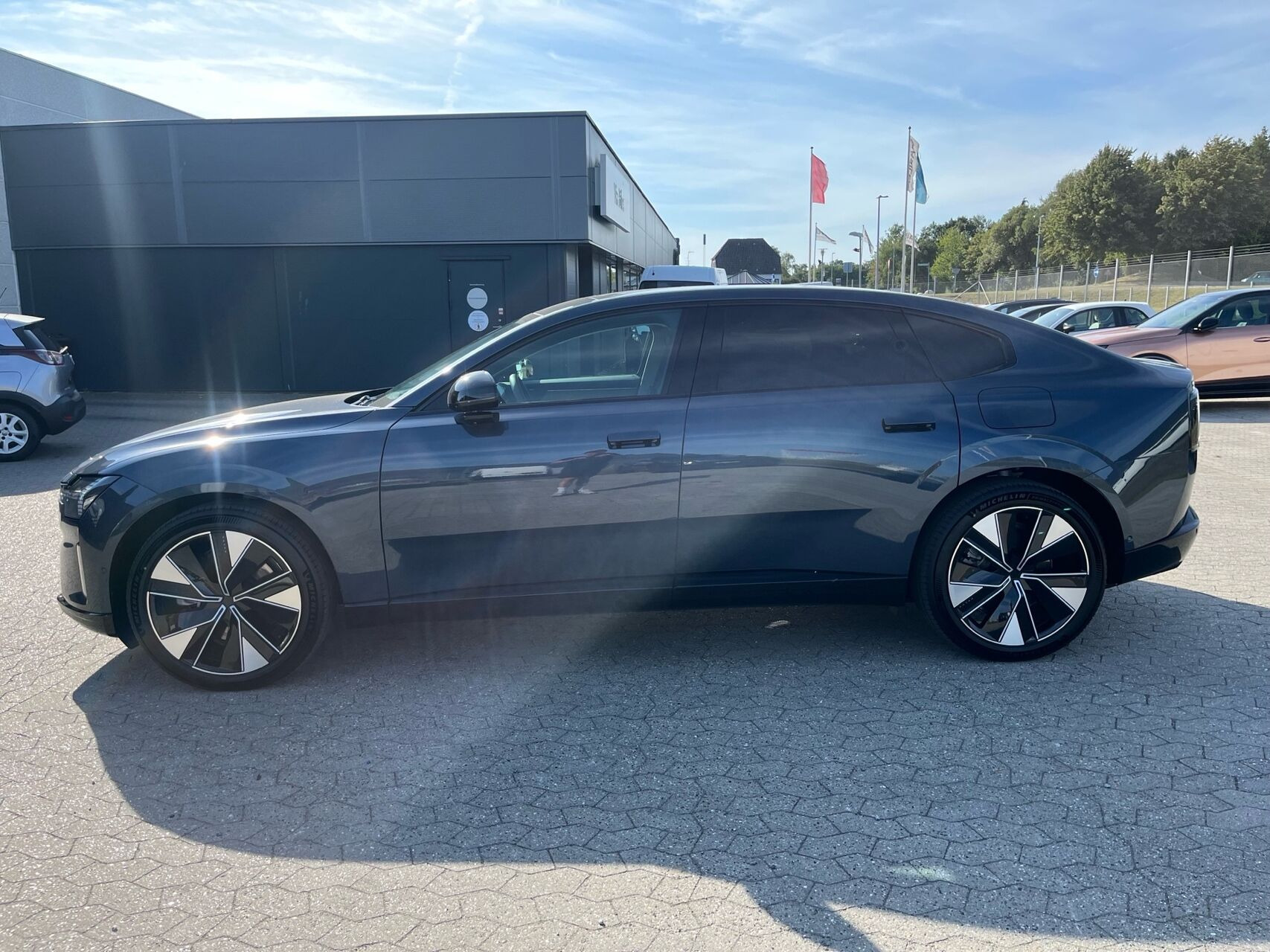 Blå Volvo ES90 fra 2026