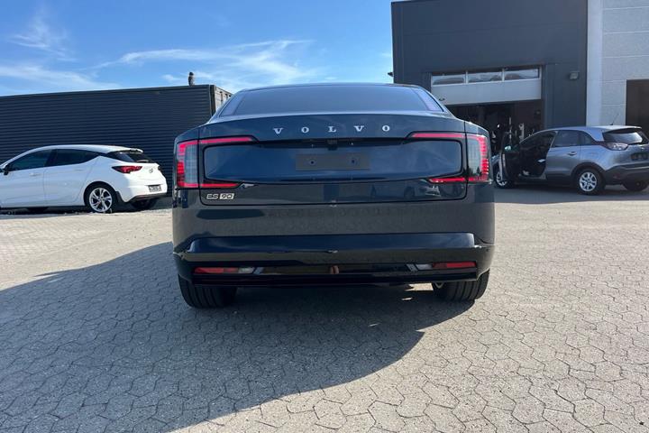 Blå Volvo ES90 fra 2026