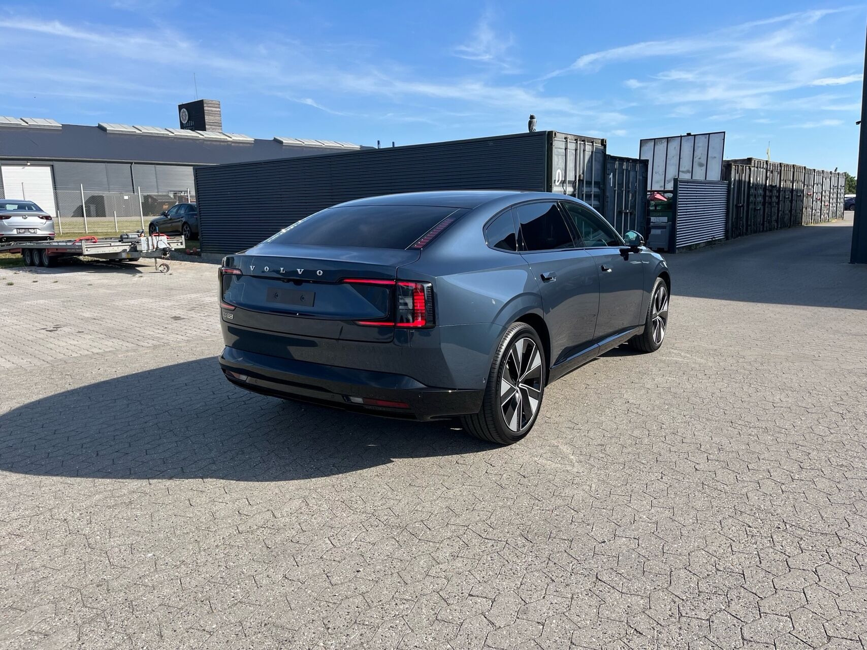 Blå Volvo ES90 fra 2026
