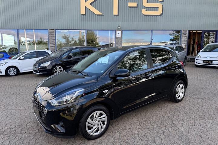 Sort Hyundai i10 fra 2021 set udefra