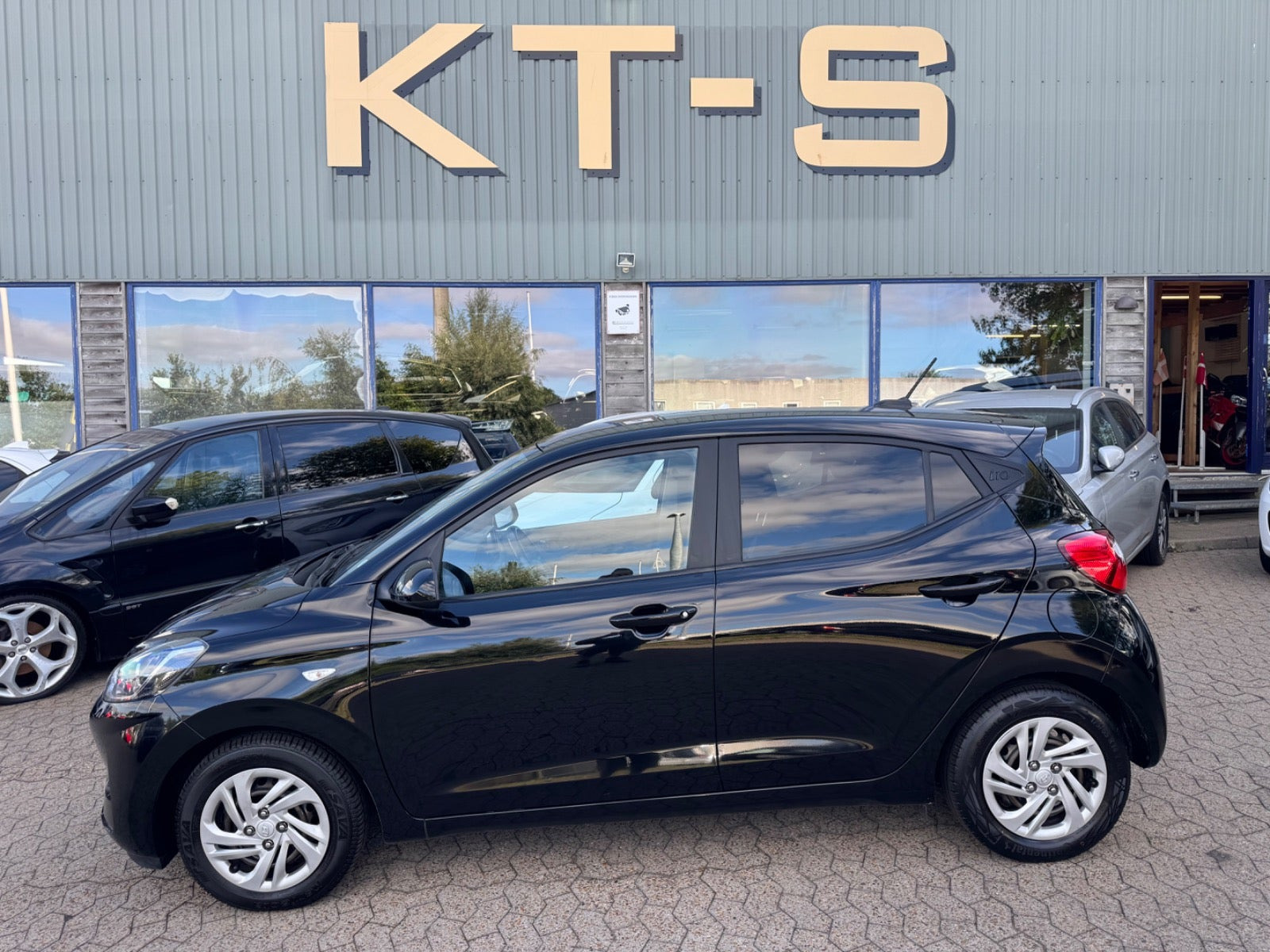 Sort Hyundai i10 fra 2021