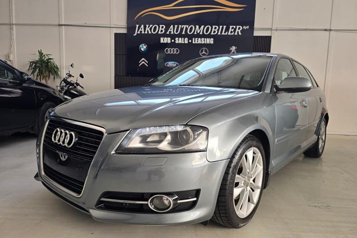 Grå Audi A3 fra 2011