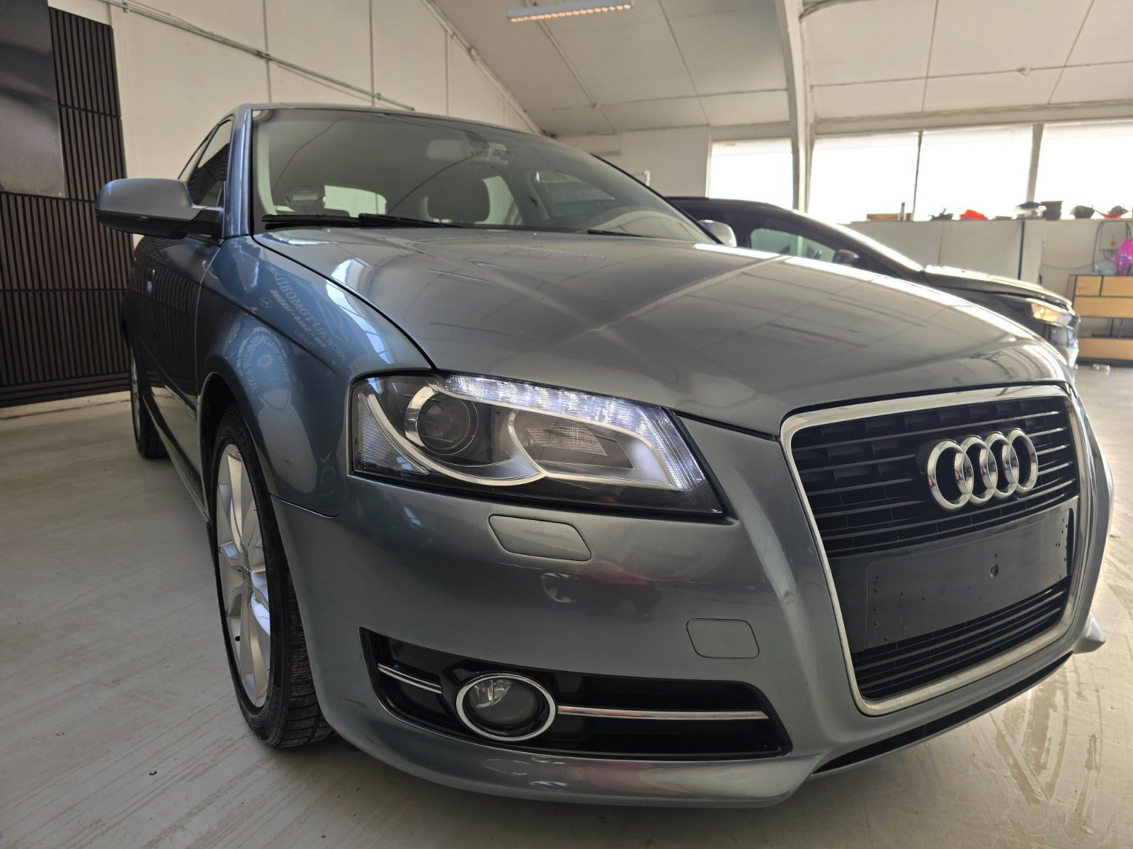 Grå Audi A3 fra 2011