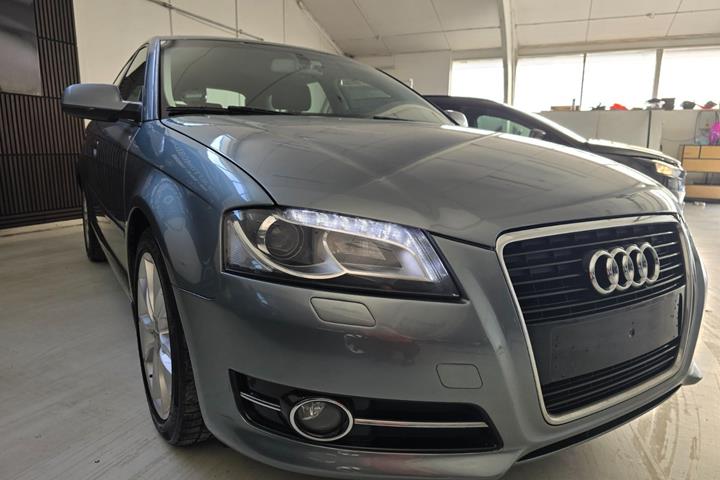 Grå Audi A3 fra 2011