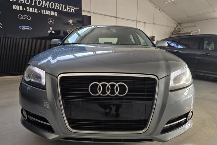 Grå Audi A3 fra 2011