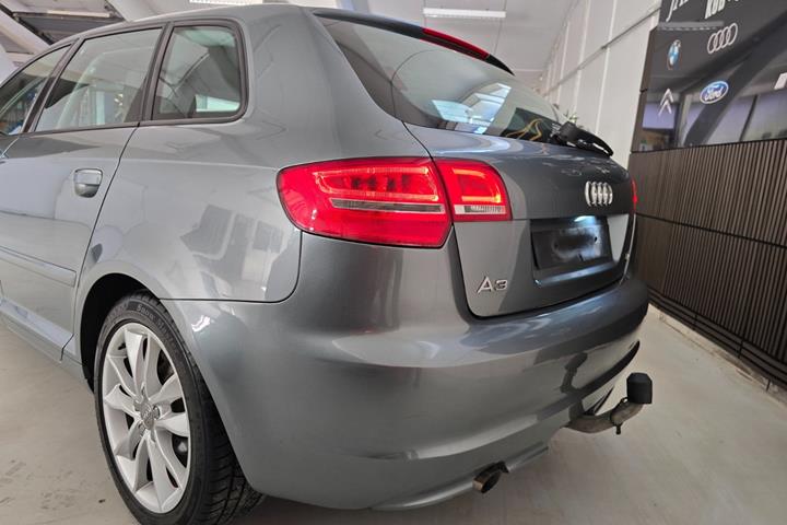 Grå Audi A3 fra 2011