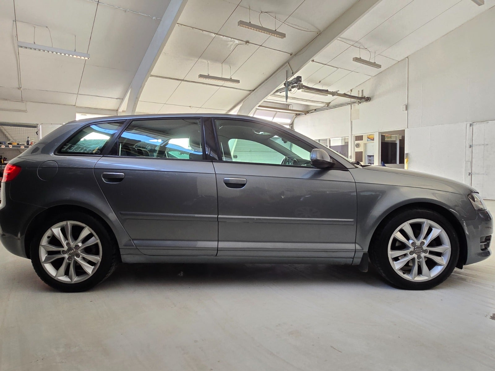 Grå Audi A3 fra 2011