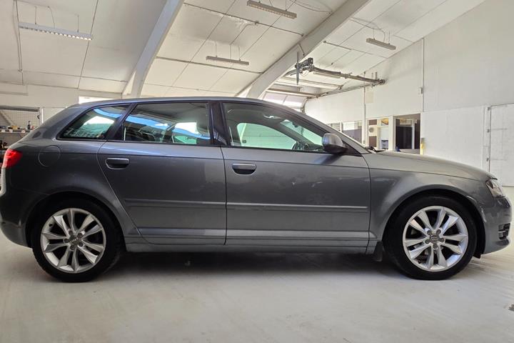Grå Audi A3 fra 2011