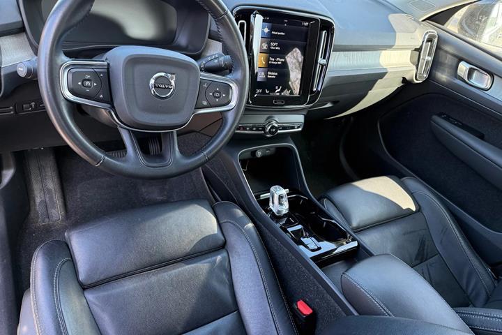 Sort Volvo XC40 fra 2021