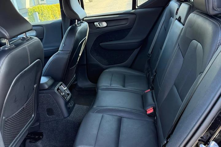 Sort Volvo XC40 fra 2021