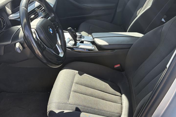 Grå BMW 5-Serie fra 2018