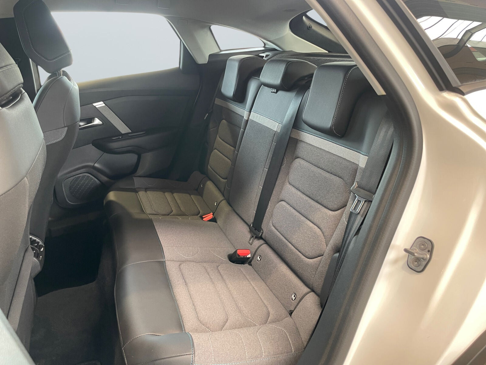 Hvid Citroën ë-C4 fra 2024