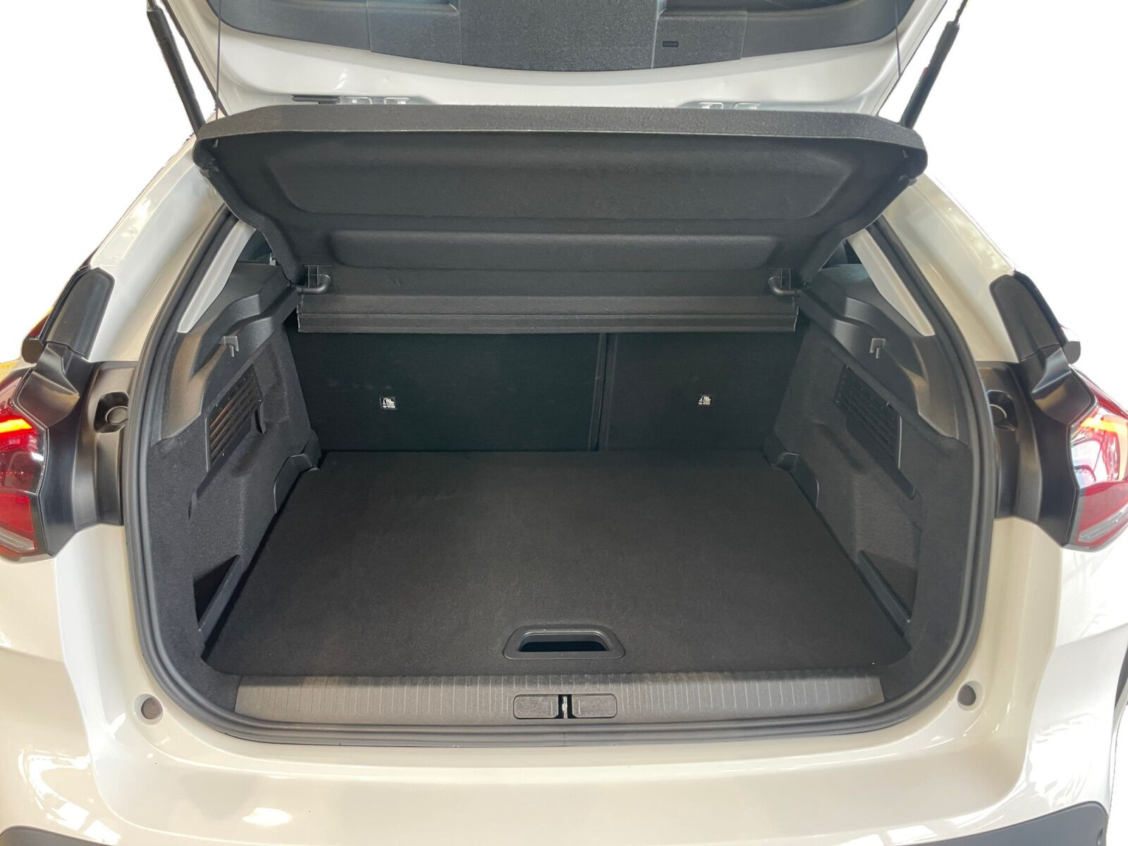 Hvid Citroën ë-C4 fra 2024