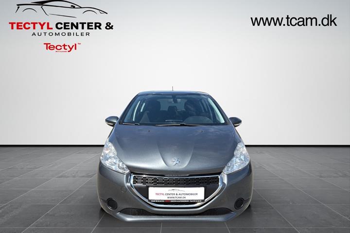 Grå Peugeot 208 fra 2013