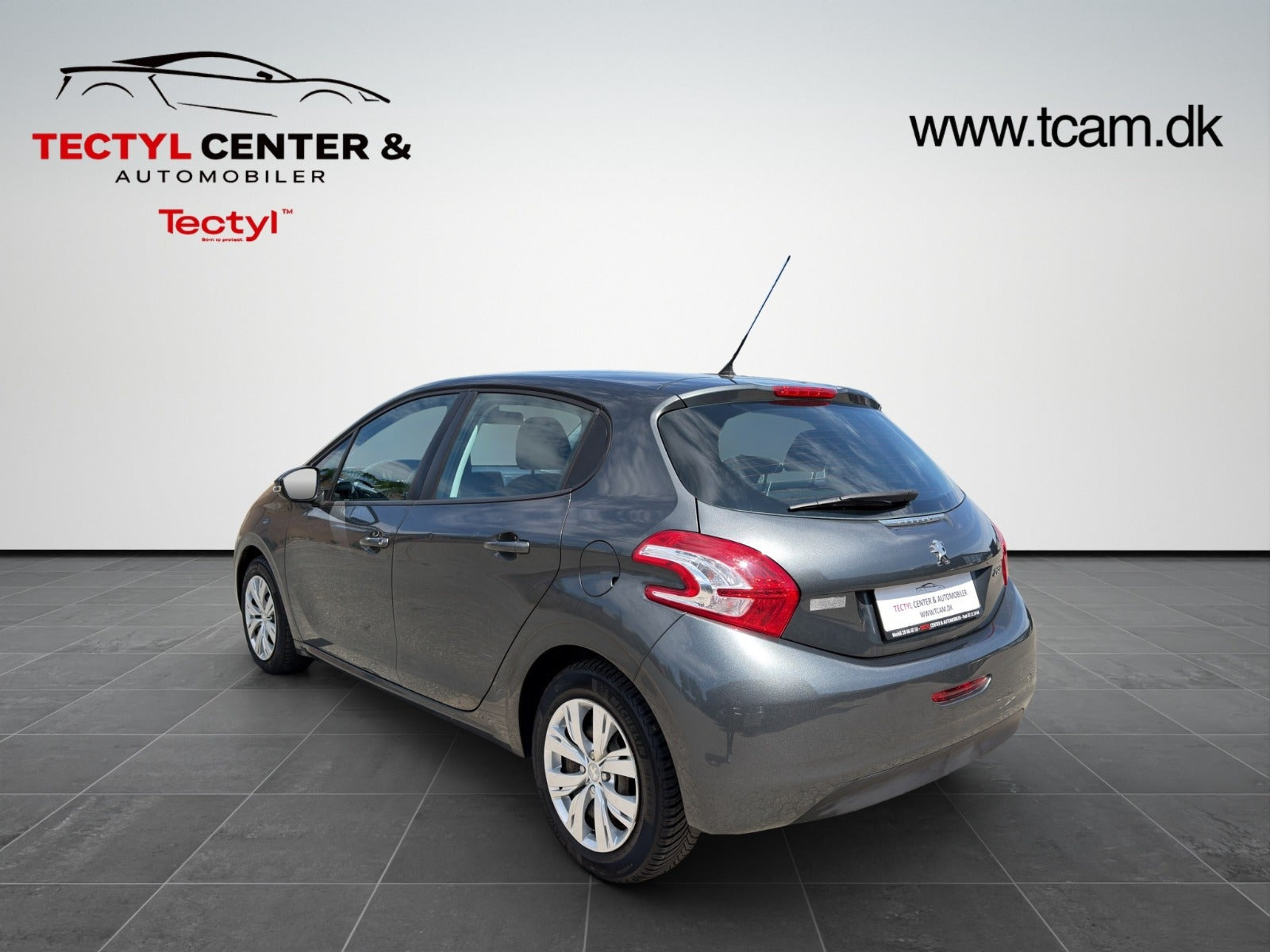 Grå Peugeot 208 fra 2013