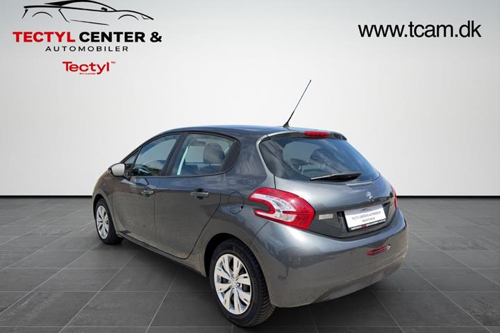 Grå Peugeot 208 fra 2013