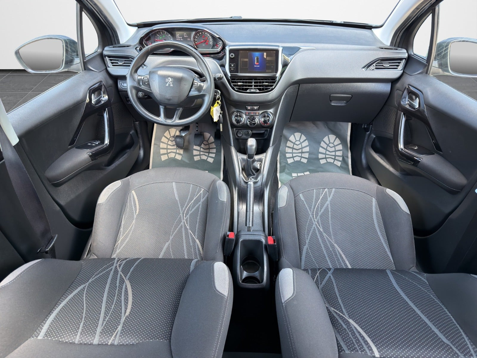 Grå Peugeot 208 fra 2013