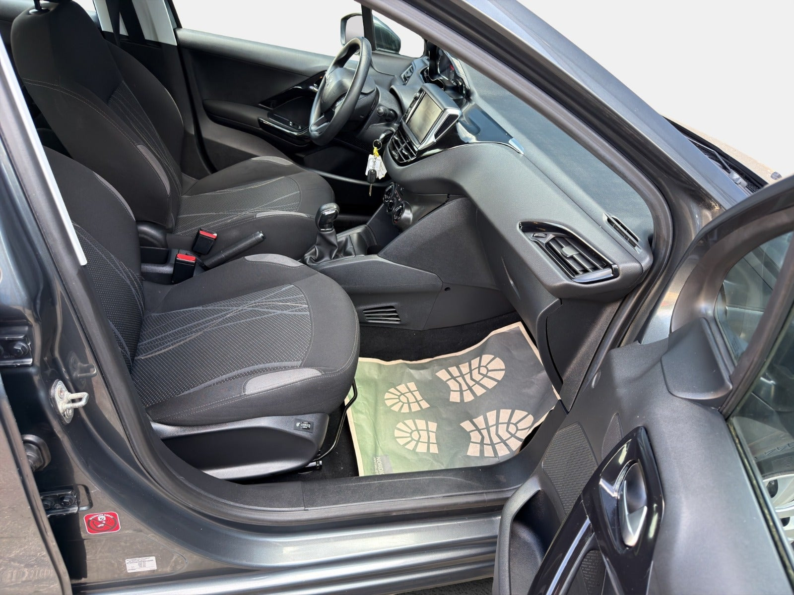 Grå Peugeot 208 fra 2013