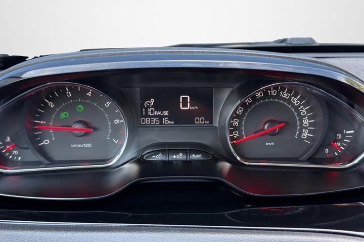 Grå Peugeot 208 fra 2013