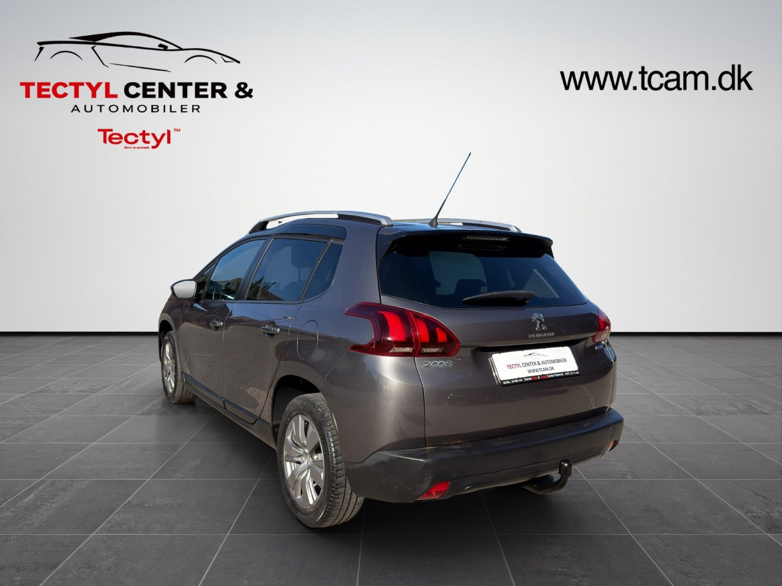 Grå Peugeot 2008 fra 2017
