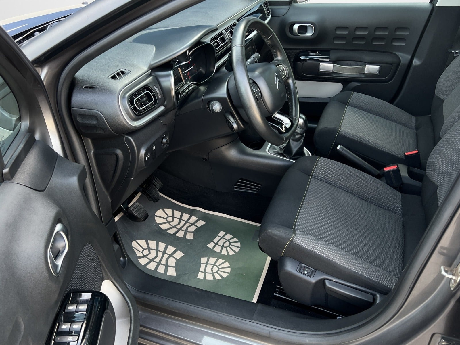Grå Citroën C3 fra 2019