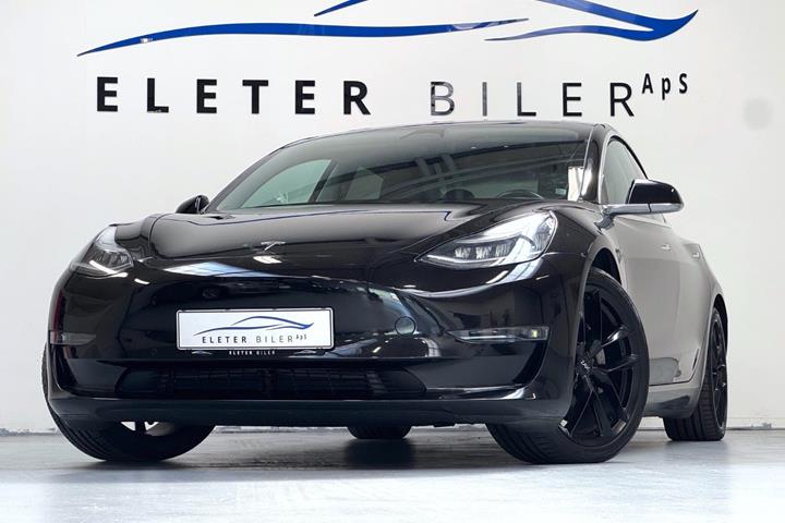 Sort Tesla Model 3 fra 2020