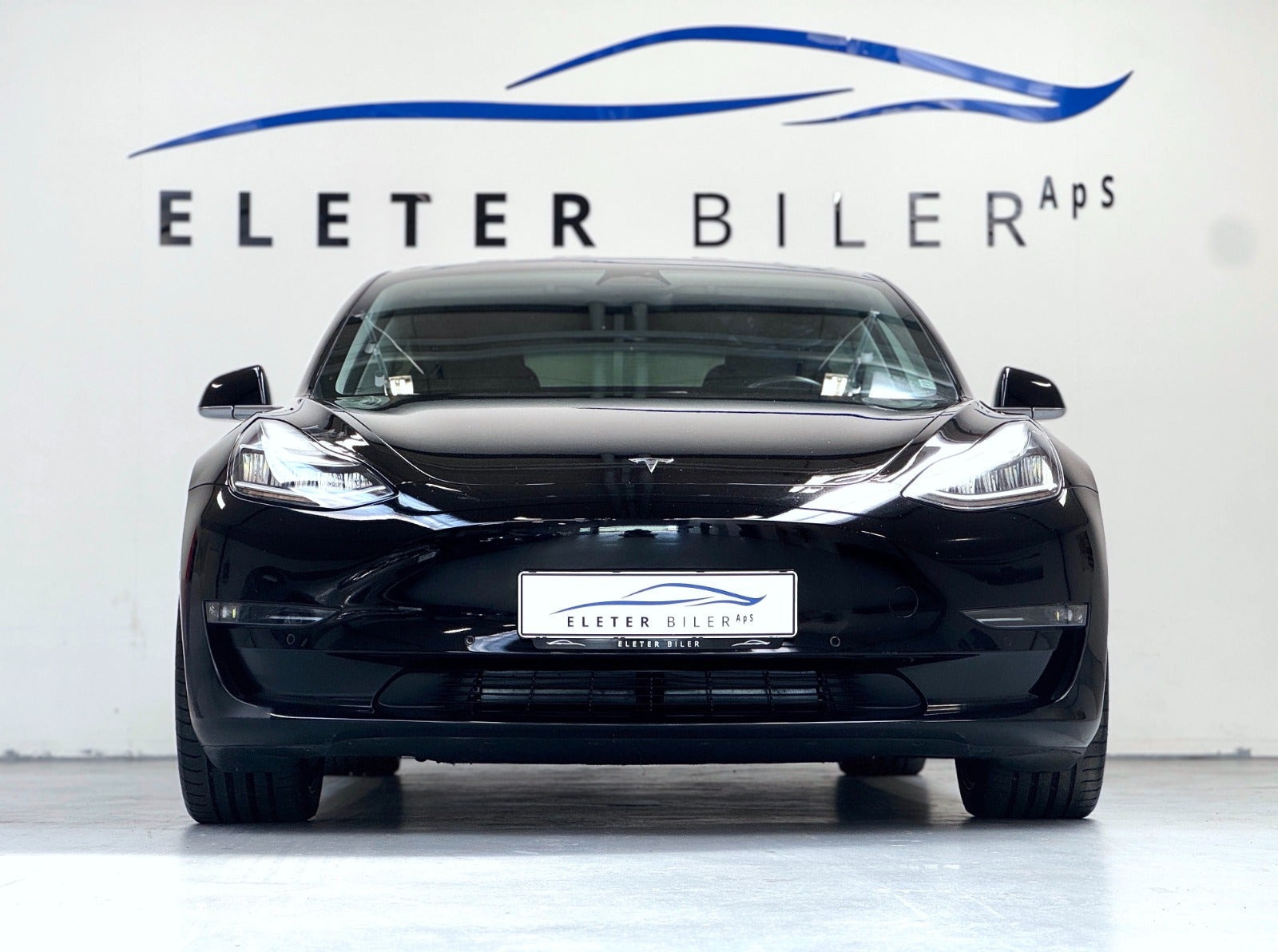 Sort Tesla Model 3 fra 2020