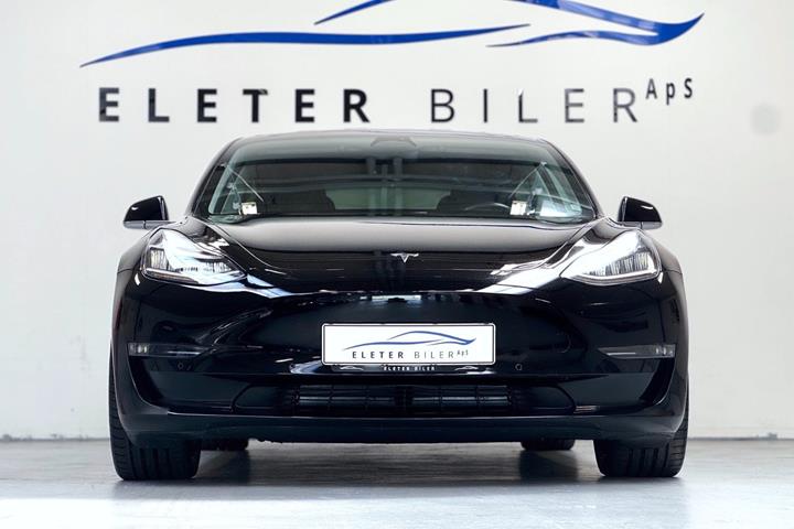 Sort Tesla Model 3 fra 2020