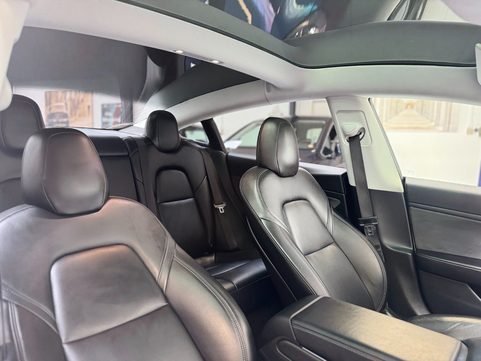 Sort Tesla Model 3 fra 2020