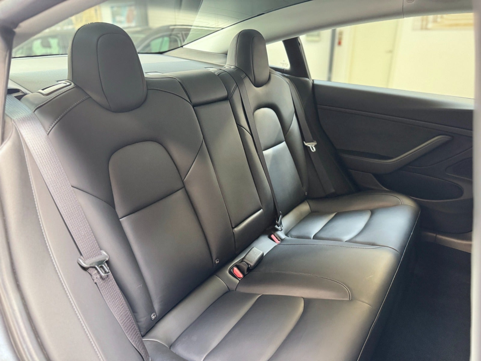 Sort Tesla Model 3 fra 2020