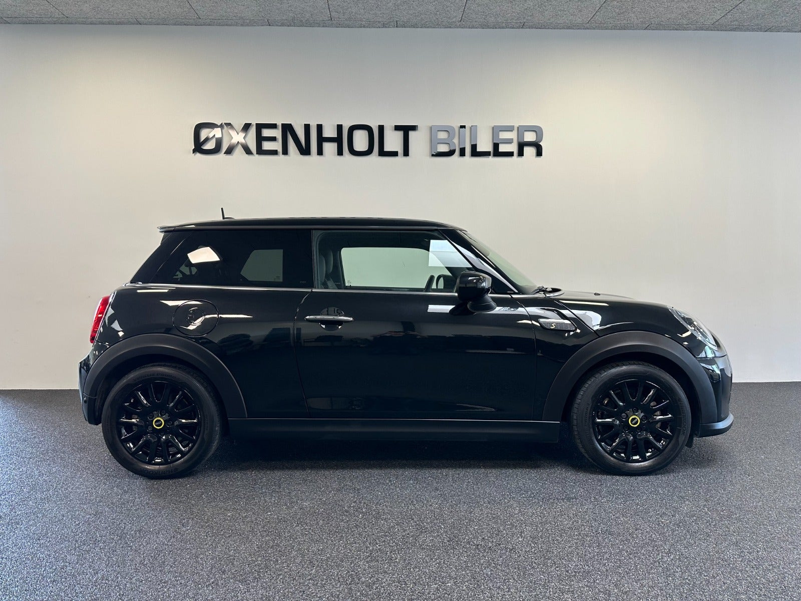 Sort Mini Cooper SE fra 2022