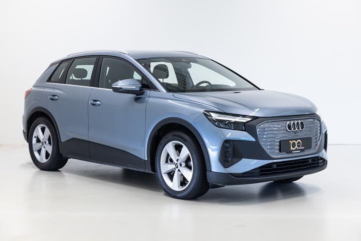 Blå Audi Q4 e-tron fra 2024