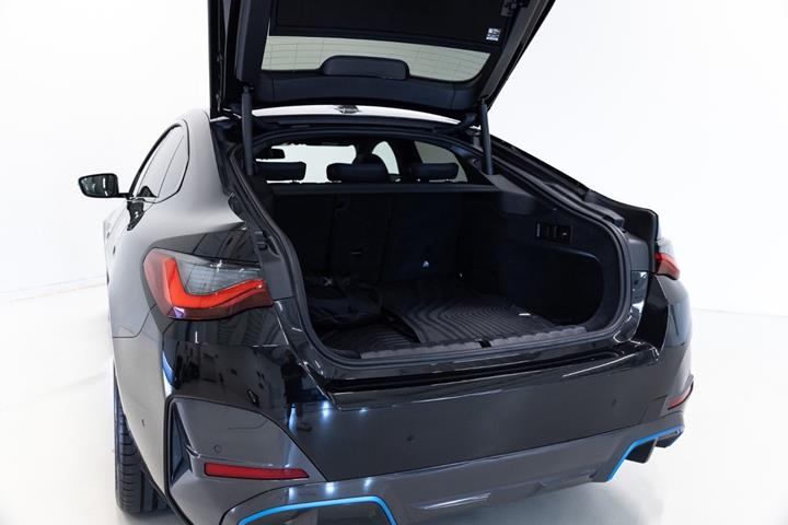 Sort BMW i4 fra 2023